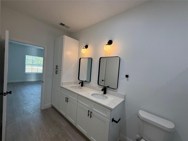 Building Photo - 1393 W Lorraine Dr