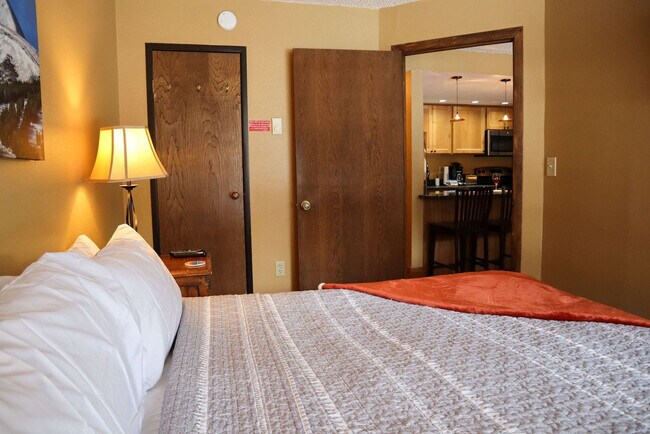 Building Photo - 455 Village Rd