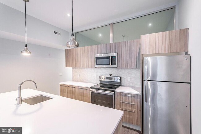 Building Photo - 412 S 13th St