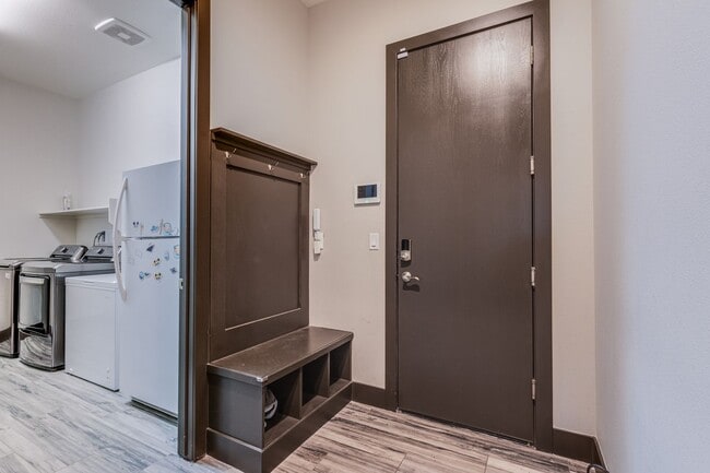 Building Photo - Stunning 5Bed/4.5 Bath home located in a prestigious guard gated community in Summerlin