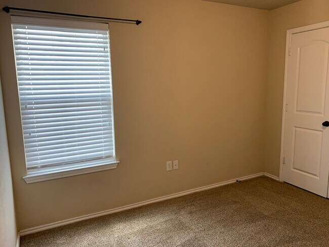 Building Photo - 2 Story Duplex / Interior Washer & Dryer C...