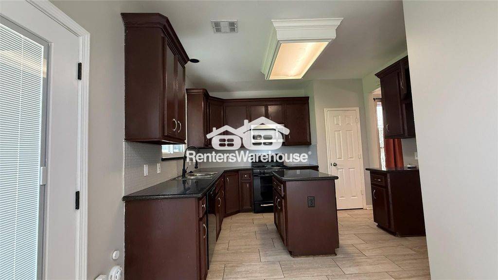 Building Photo - 7206 Bethany Bay Dr