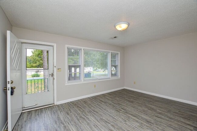 Building Photo - Renovated ranch in Matthews, NC!