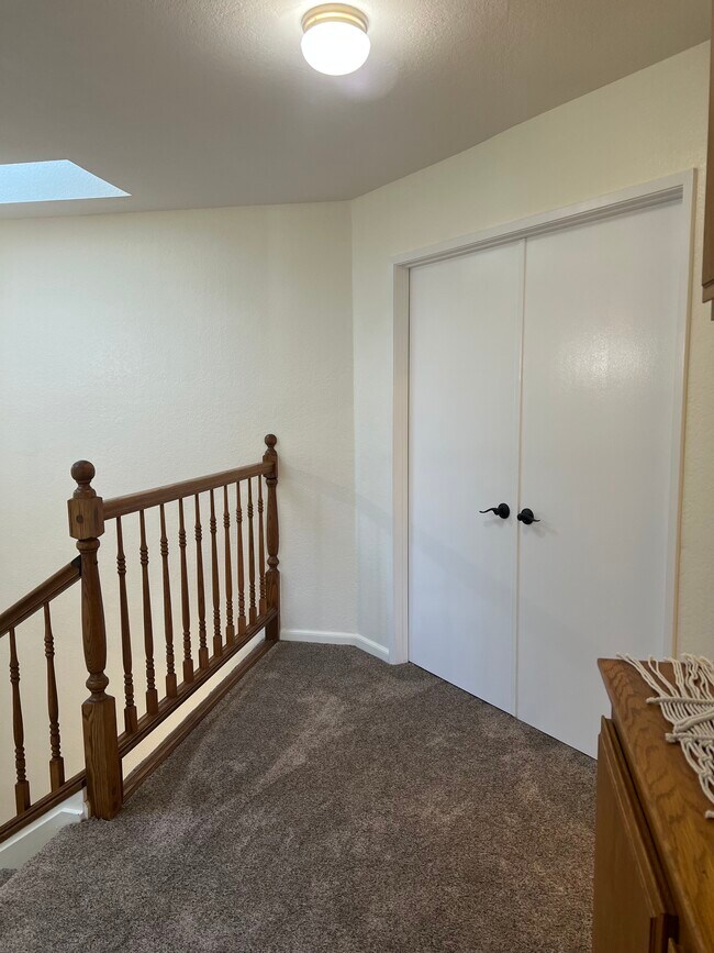 Building Photo - 827 El Paso Ct