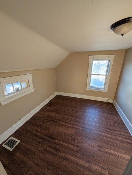 Building Photo - 218 Winckles St