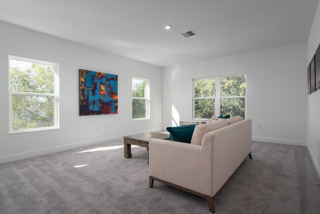 Building Photo - 318 Rafael Blvd NE