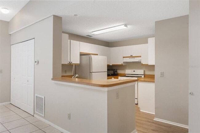 Building Photo - 963 Butterfly Blvd