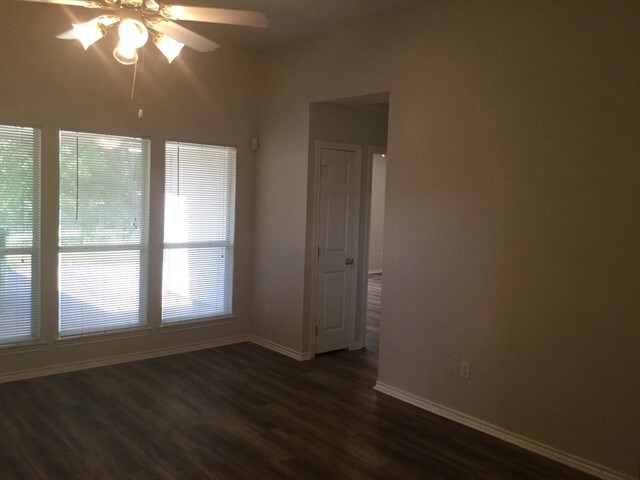 Building Photo - 901 Worden Dr