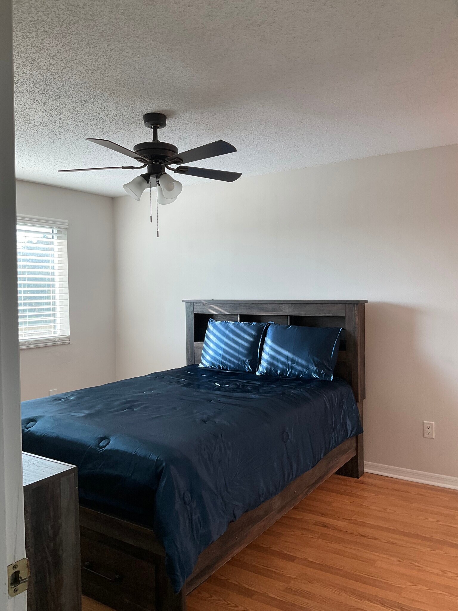 Building Photo - 9532 Darien Ave