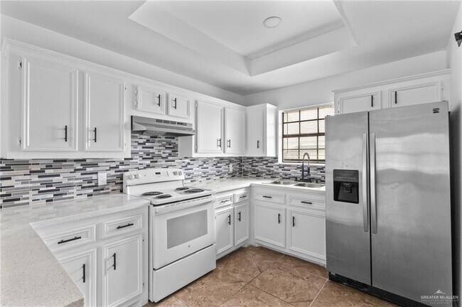 Building Photo - 14 E Peter St