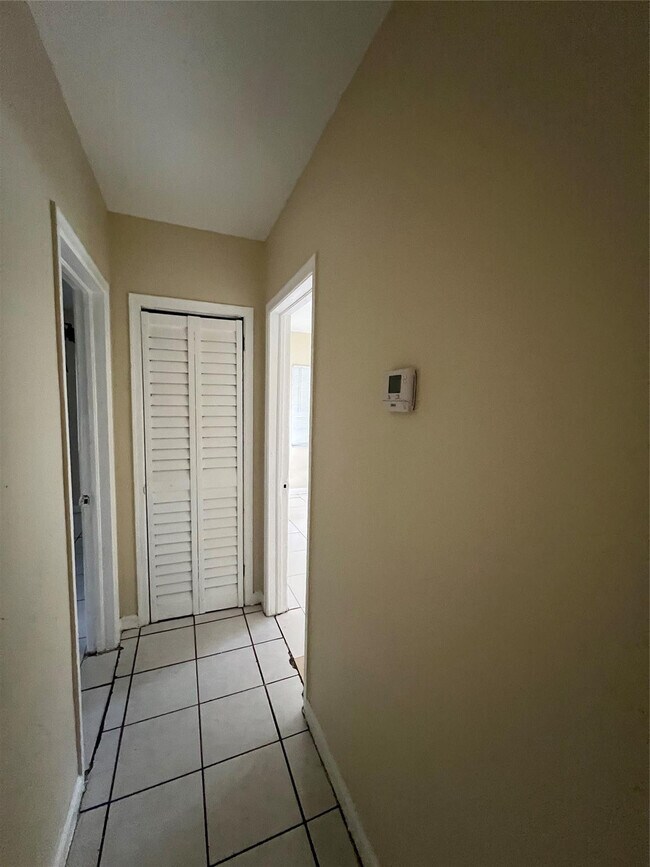 Building Photo - 418 E Evanston Cir