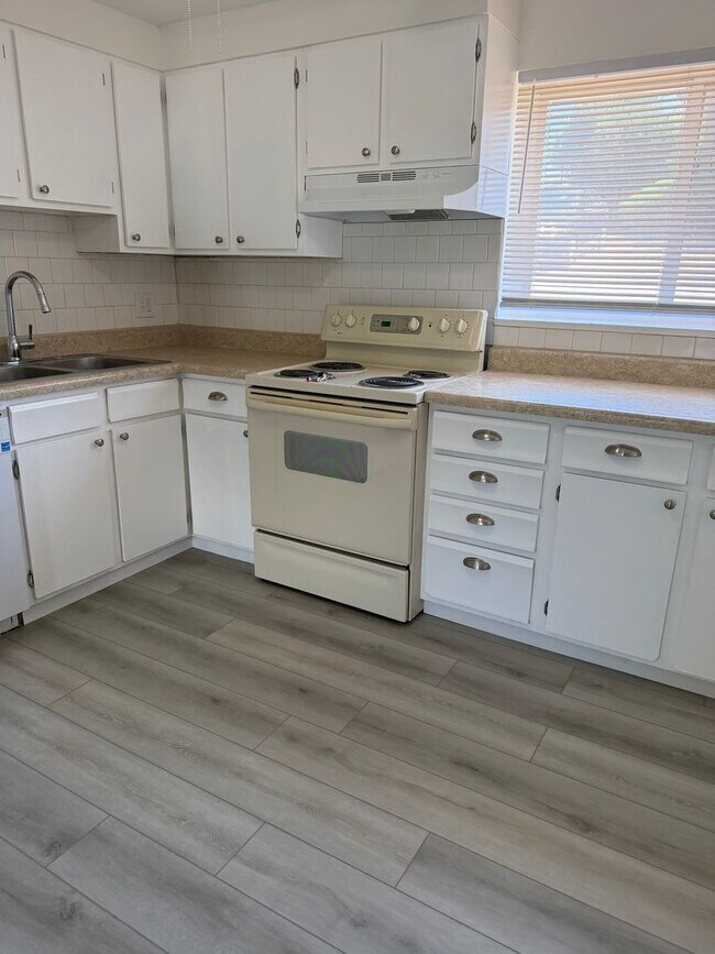 Building Photo - 1809 Eagle View Dr