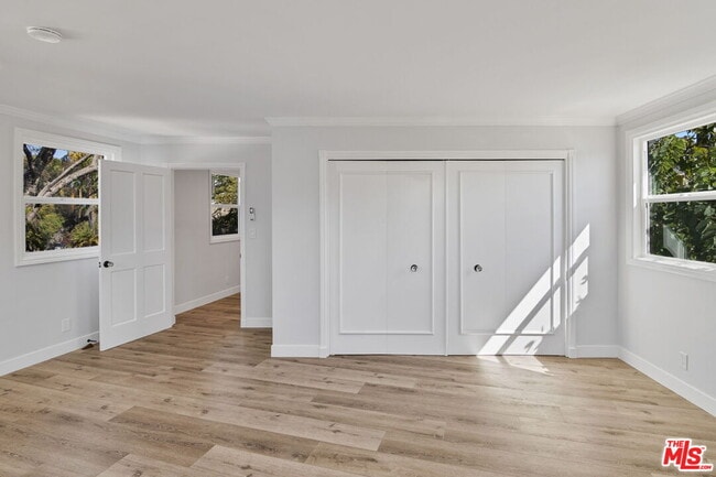 Building Photo - 2383 Panorama Terrace