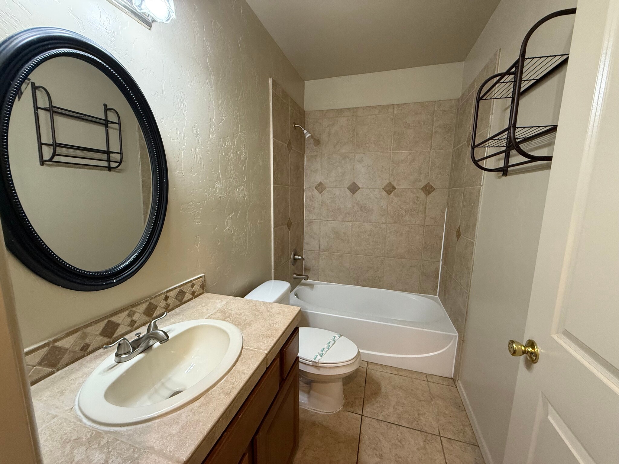 Building Photo - 809 E Seneca St