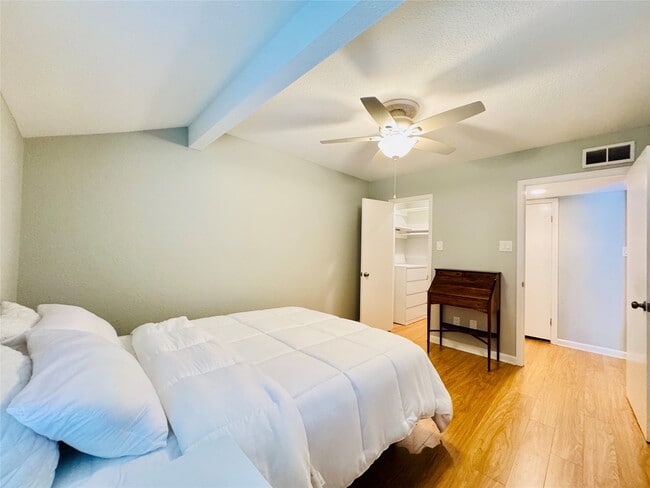 Building Photo - 3131 Cummins St