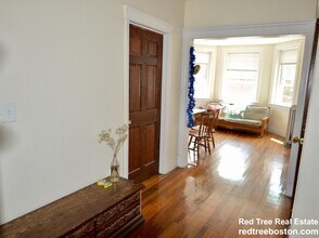 Building Photo - 248 Kelton St