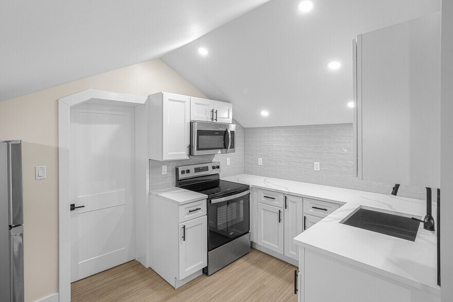 Building Photo - 71 Dreamland Park Dr