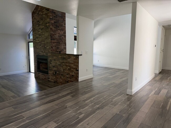 Building Photo - Gorgeous 2 bedroom 2 bath duplex in the trees