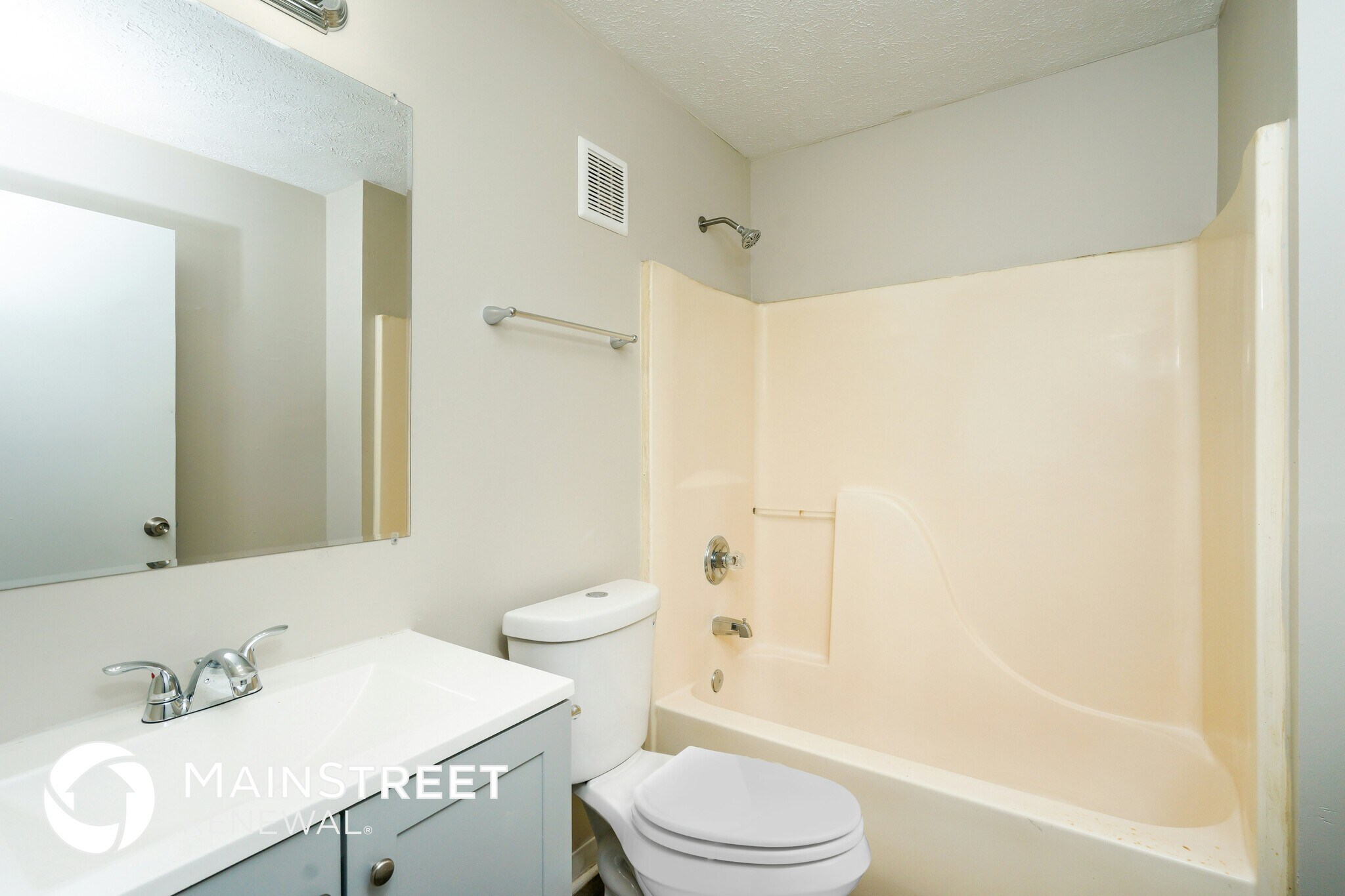 Building Photo - 2913 Dumesnil St