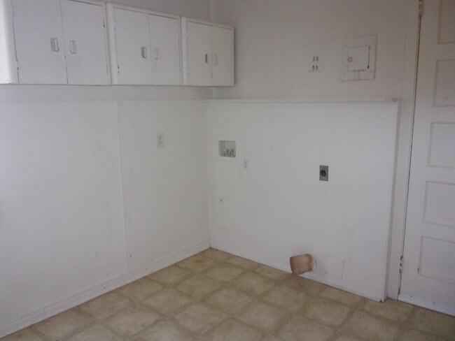 Building Photo - 502 Brendale Dr