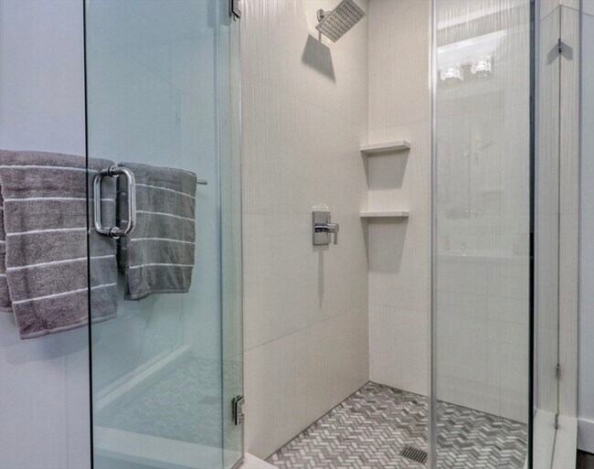 Building Photo - 15 W Bellflower St