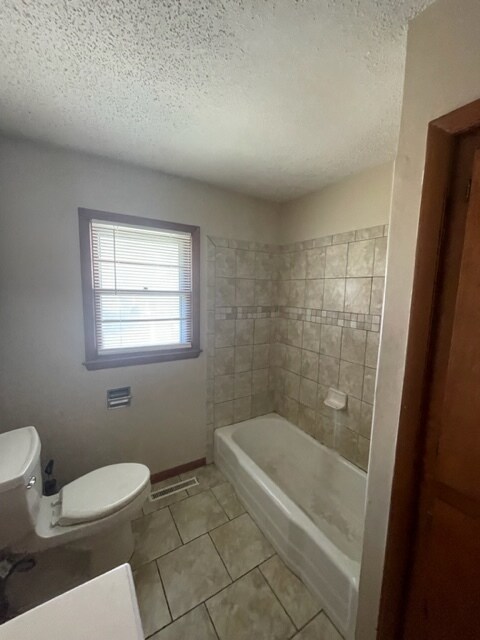 Building Photo - 1507 N Gow St