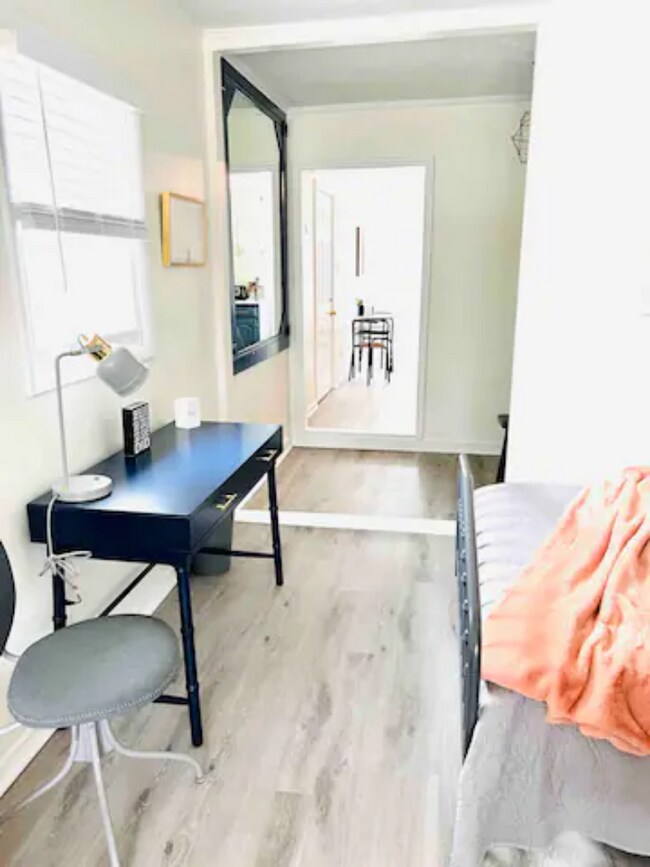 Study/Work Area - 779 McLendon Dr