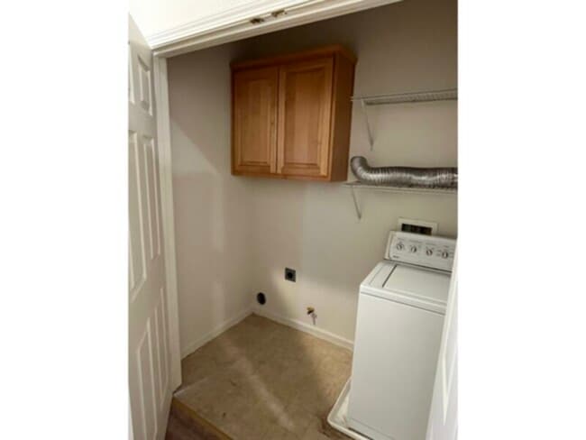 Building Photo - 4-Bedroom, 2.5 Bath