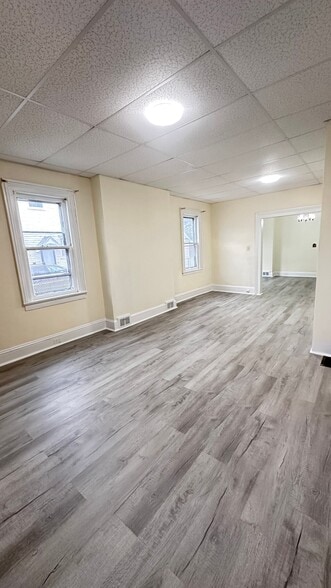 Building Photo - 612 Court St