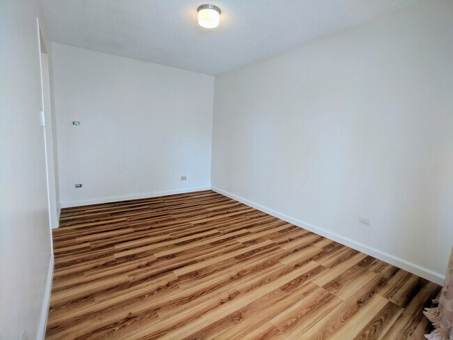 Building Photo - Partly Furnished 1-Bedroom 1 Bath with No Parking at Hawaiian Crown in Waikiki