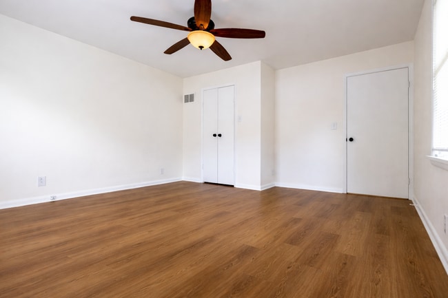 Building Photo - Spacious 3 Bedroom Home – Move-In Ready