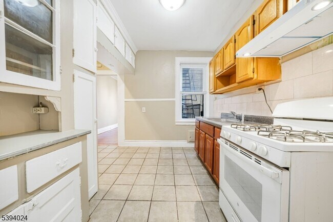 Building Photo - 2 Washburn Pl