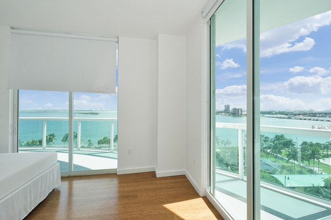 Building Photo - 1800 N Bayshore Dr