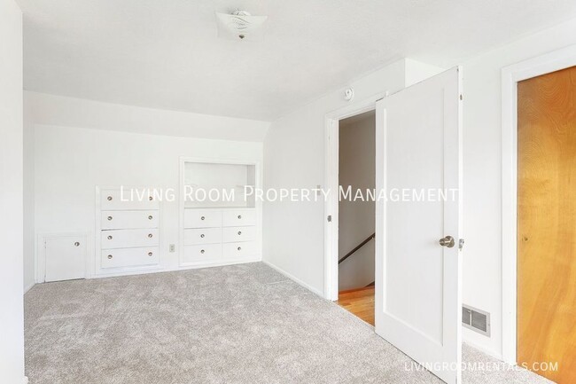 Building Photo - 3231 NE Alberta St