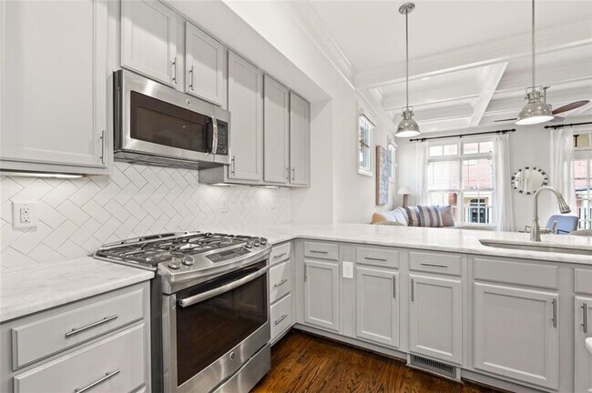 Building Photo - 821 Virginia Park Cir NE