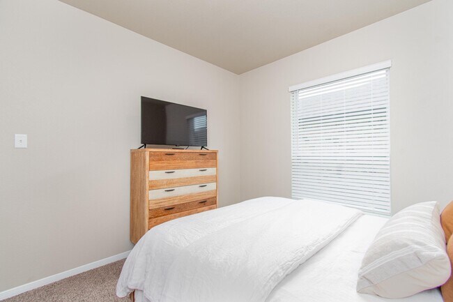 Building Photo - 10207 Six Shooter Ln