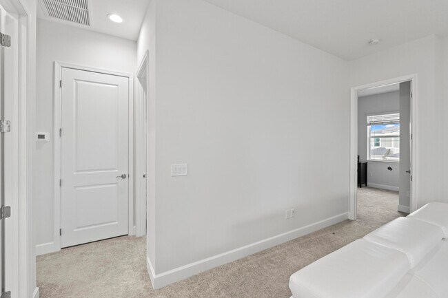 Building Photo - 15134 Cameo Ct