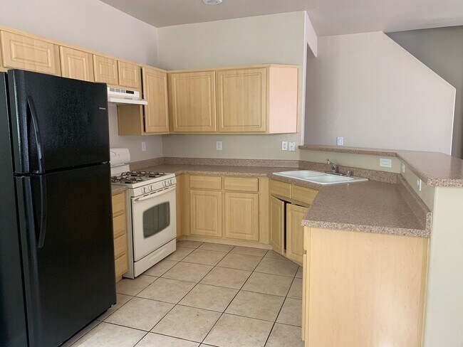 Building Photo - Two Bedroom Townhome in Aliante