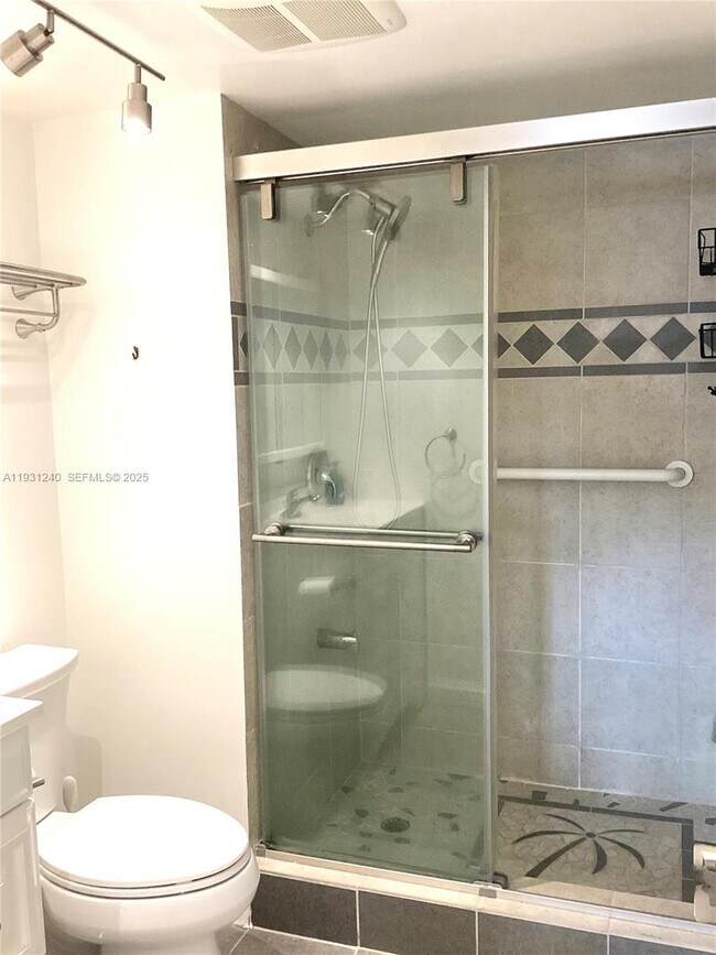 Building Photo - 681 S Hollybrook Dr