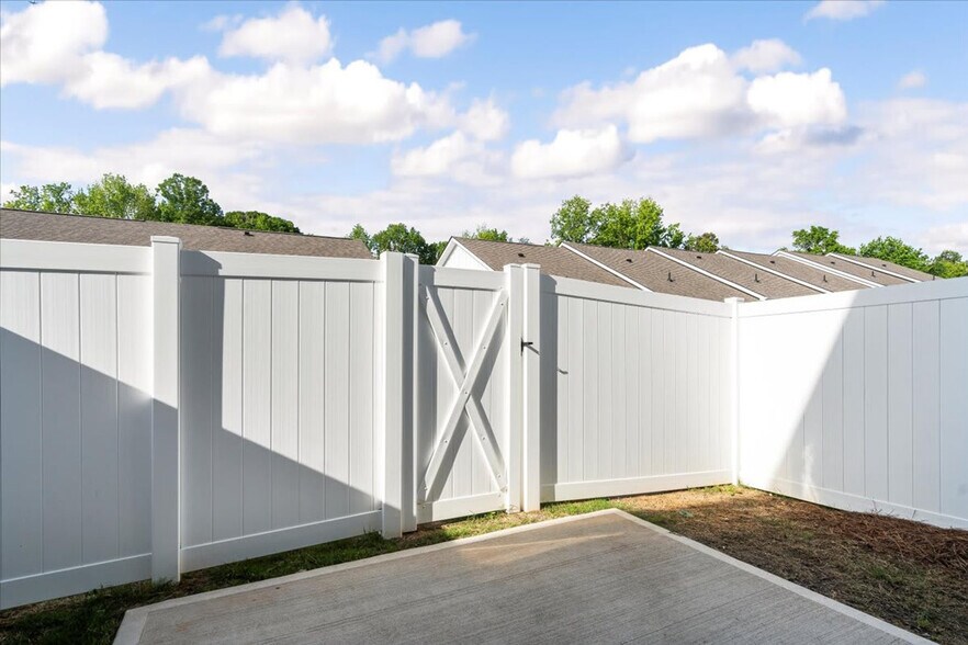 Building Photo - 7047 Lash Ln