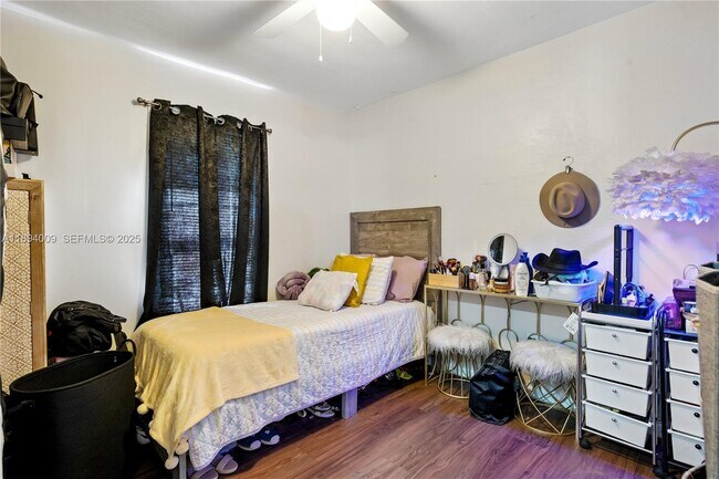 Building Photo - 702 50th St