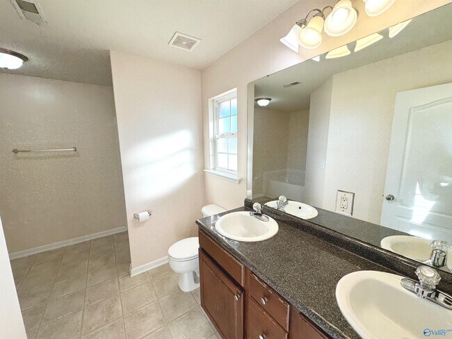 Building Photo - 101 Forest Glade Dr