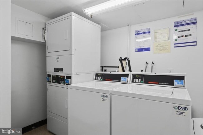 Building Photo - 301 N Beauregard St