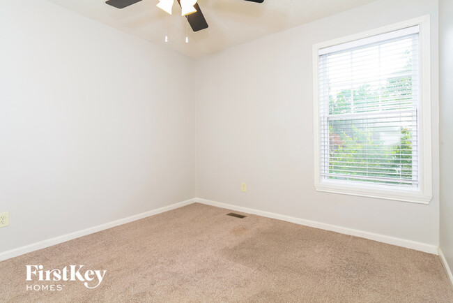 Building Photo - 20 Shady Creek Ln