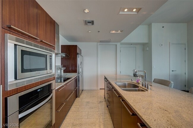 Building Photo - 4471 Dean Martin Dr