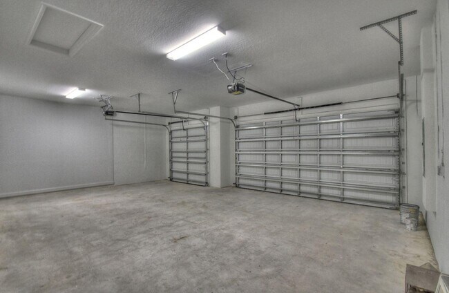 Building Photo - 1000 Sterling Pine Pl