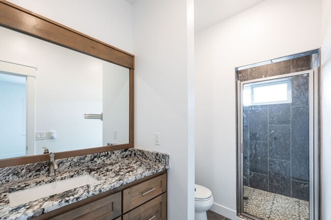 Building Photo - L2422OY