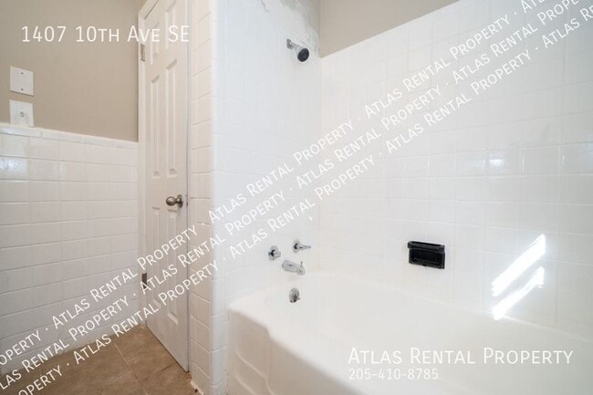 Building Photo - 1407 10th Ave SE