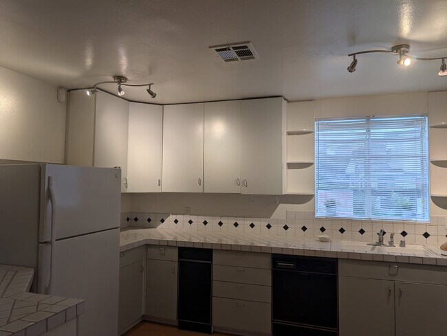 Building Photo - 14656 La Maida St