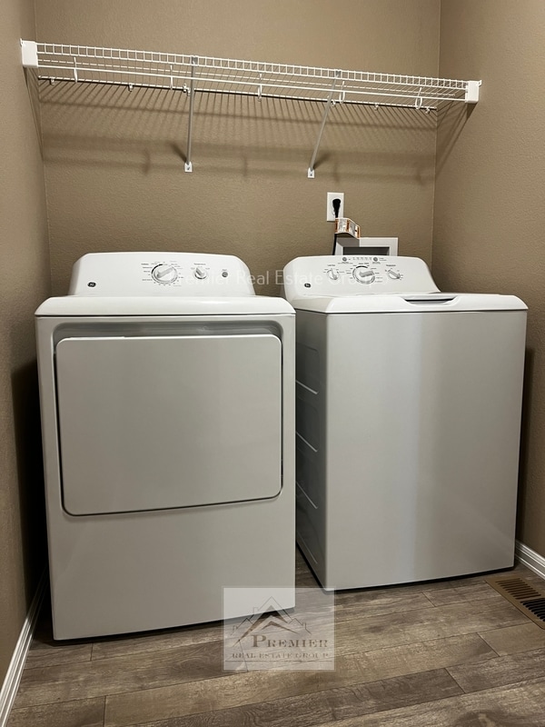 Building Photo - 7863 Sand Lake Heights